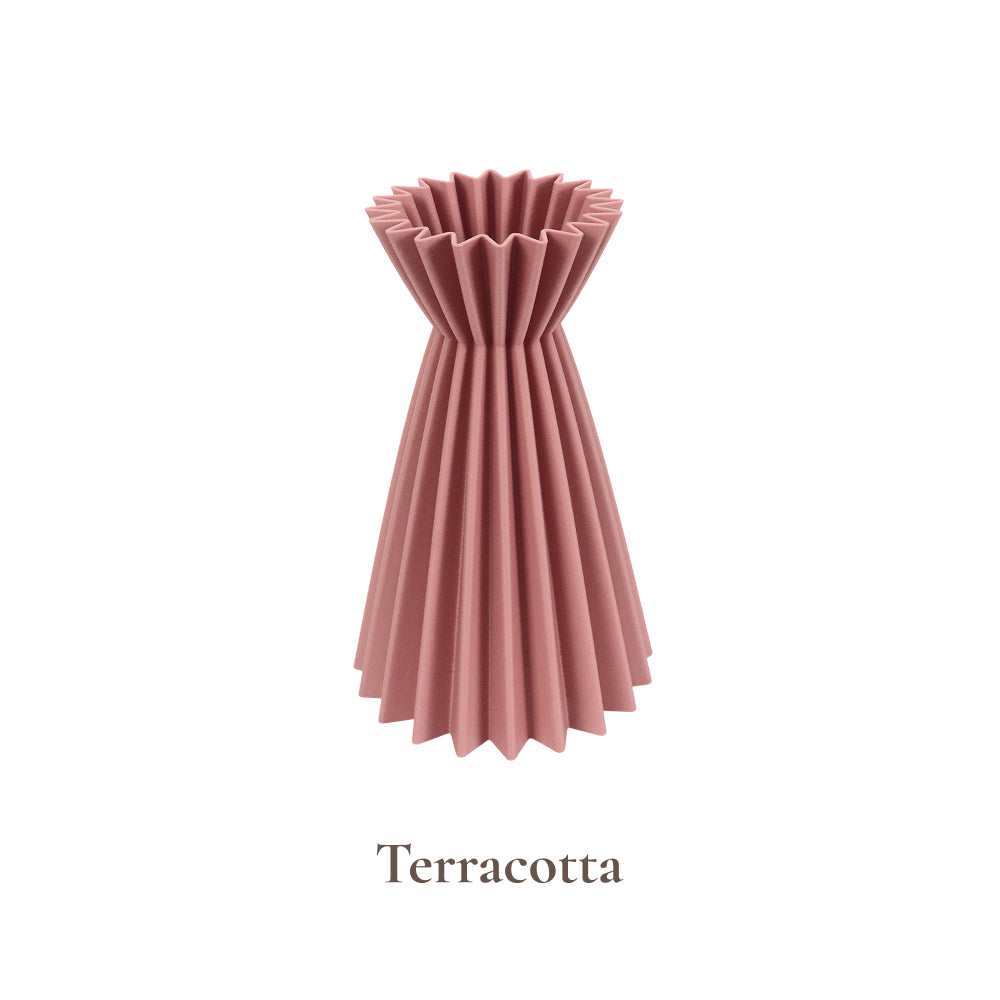 Modern Sculptural Pleated Vase – Elegant Home Decor Accessory